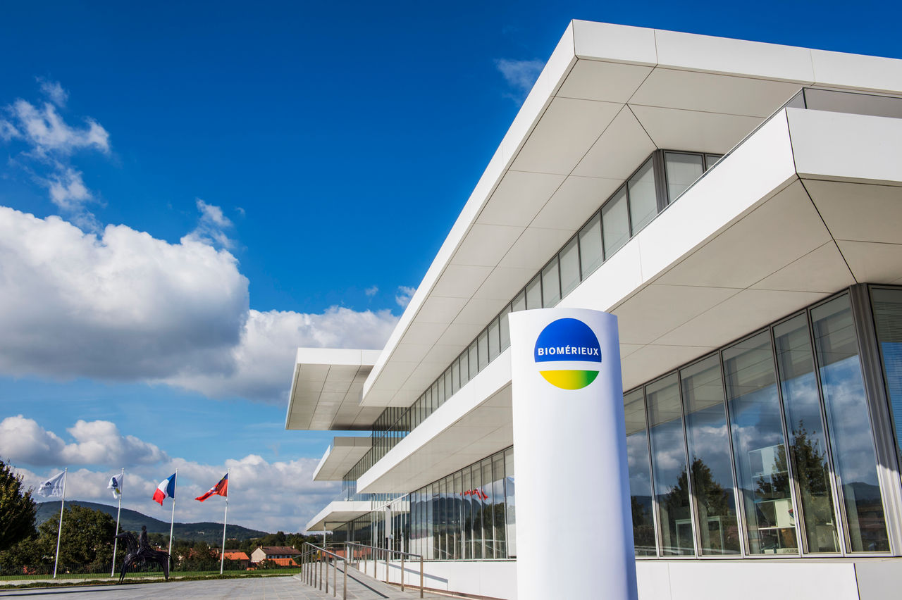 bioMérieux s’associe à la Fondation ILYSE pour promouvoir l’Industrie locale